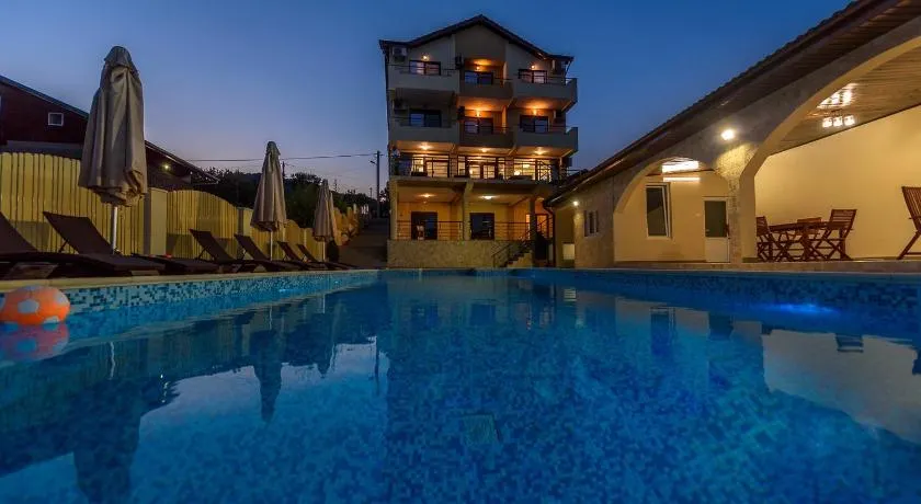 Pensiunea Alex & Restaurant - Image 1
