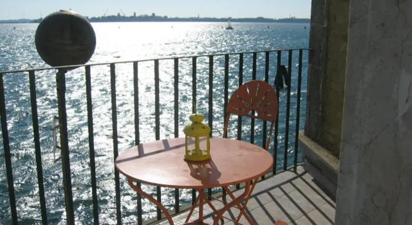 Casa Sulla Laguna - Image 1