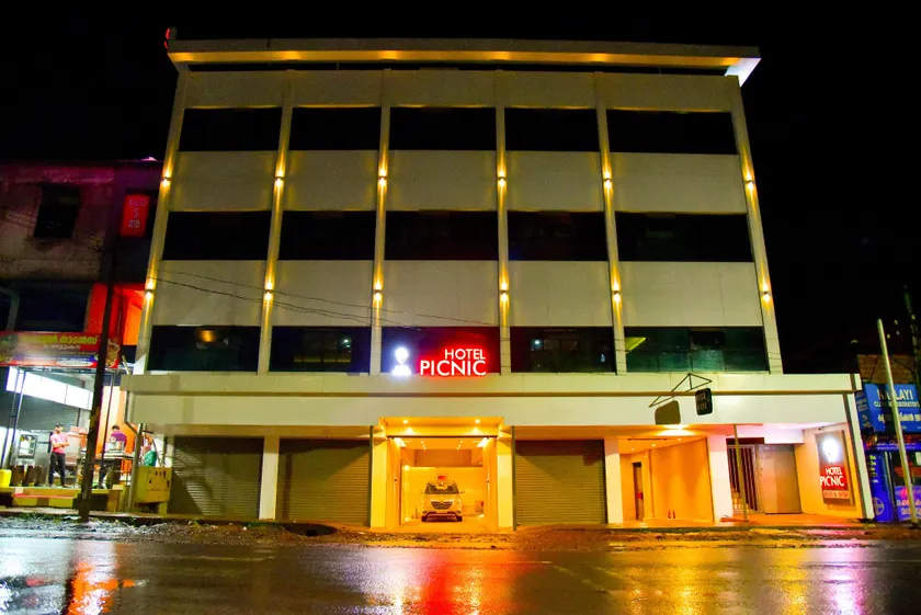 Hotel Picnic - Image 1