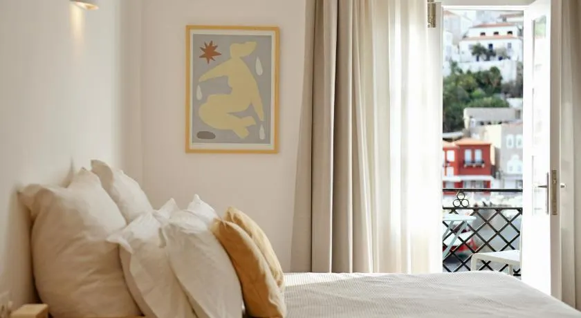 NESEA VIEW Boutique Apartments - Image 1