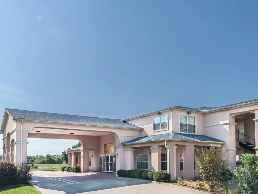Super 8 by Wyndham Greenville - Image 1