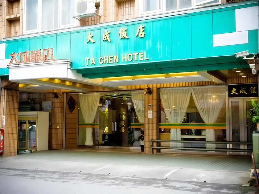 Day Chen Hotel - Image 1