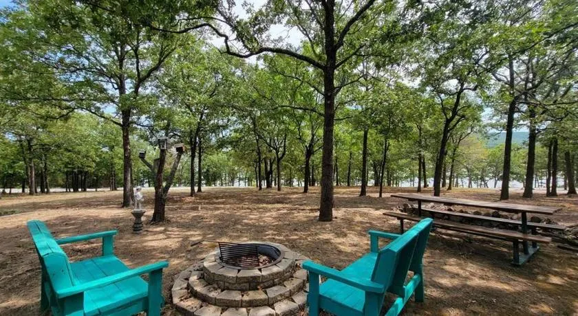 Gigi's Spacious Lakefront with Boat Ramp Access!! Newly Remodeled, Sleeps 8! - Image 1