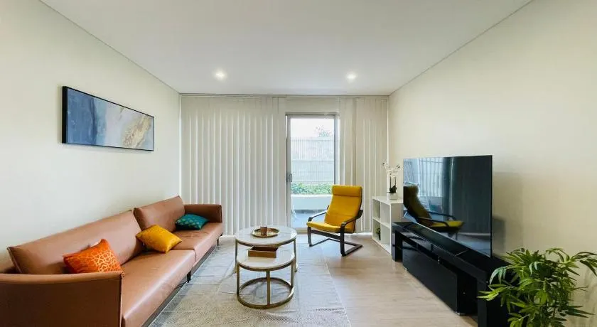 2Br Apt near Airpot Bay City with Parking - Image 1
