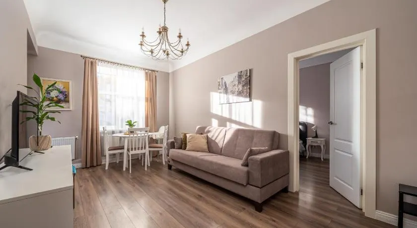 Stylish Latvian Classic 1-Bedroom Apartment Near City Center, Parks & Public Transport Links - Image 1