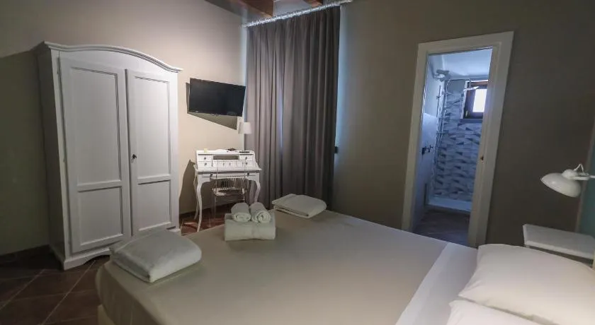 RUGGIERO GUEST HOUSE - Image 1