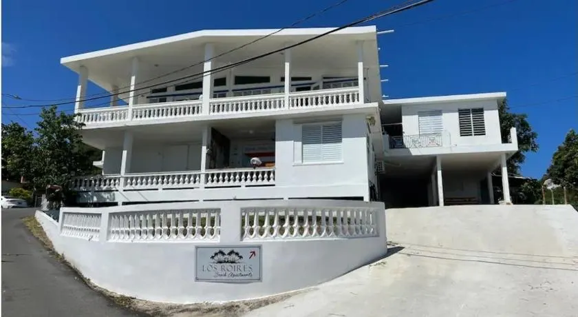 Los Roires Beach Apartments - Image 1
