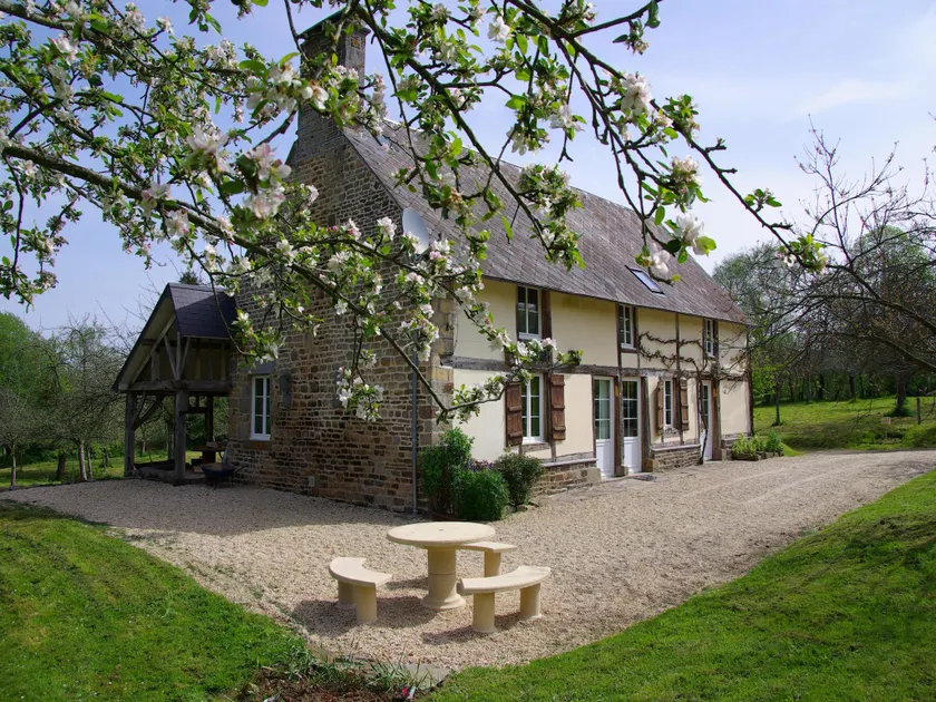 Peaceful Countryside Home - Image 1