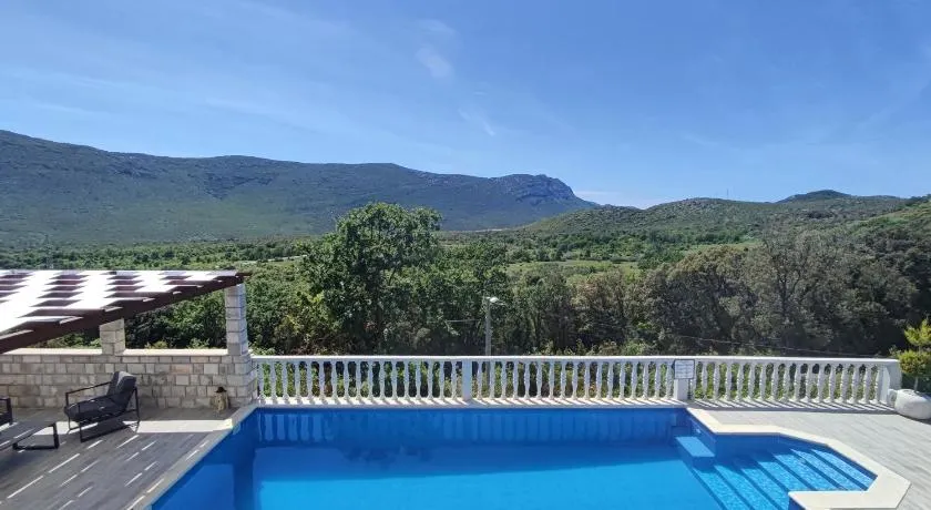 Sunny Hill - Image 1