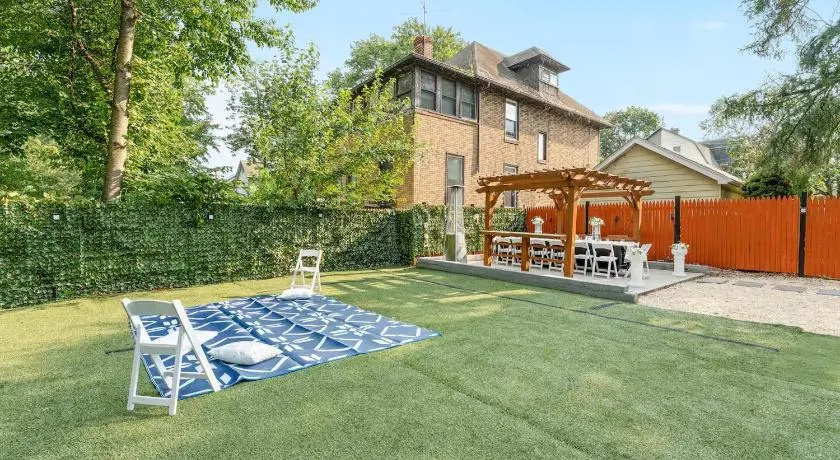 Book Now, Lounge & Cozy Pergola Vibes Lounge & Grill, Sleeps 12 - Image 1