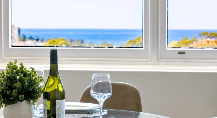 Coogee Ocean View - Deluxe one bedroom apartment - Image 1