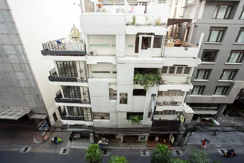 Qilombo Hostel Silom - Image 1