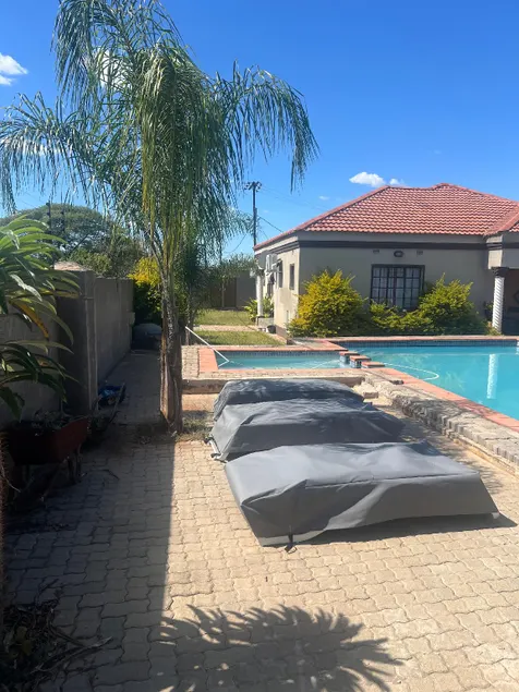Gem Villa Inn - Image 1