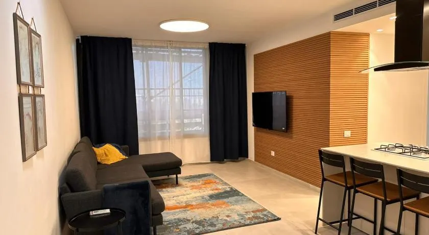 Family Friendly 3BR with Free Parking - in Rishon Letzion - Image 1