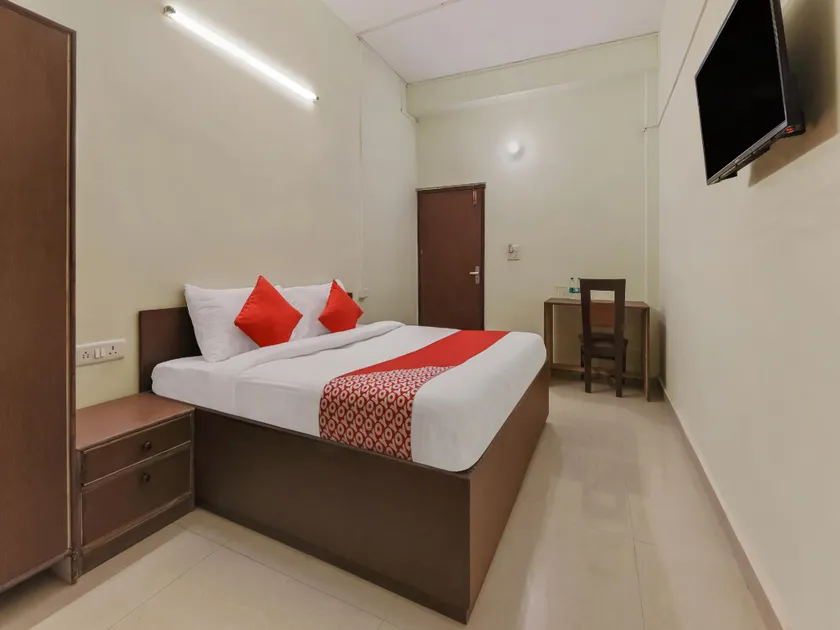 Shakun Hotel Palace - Image 1