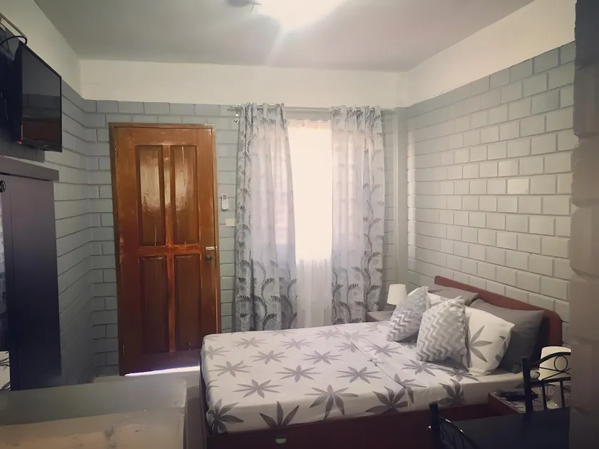 Llaguno City Inn - Image 1