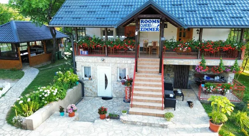 Guest House Family Varda Plitvice Lakes - Image 1