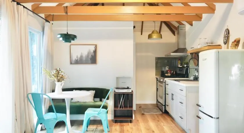 Sunny Days Tiny House with private entrance, pool and view - Image 1