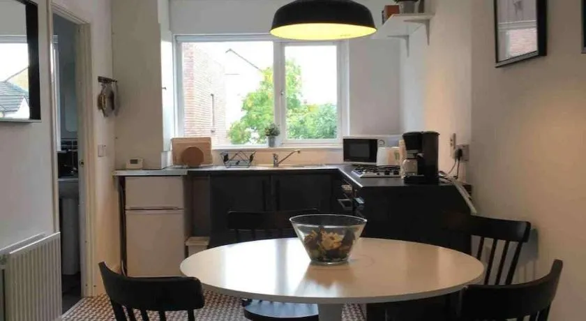 Amica Guesthouse - Image 1