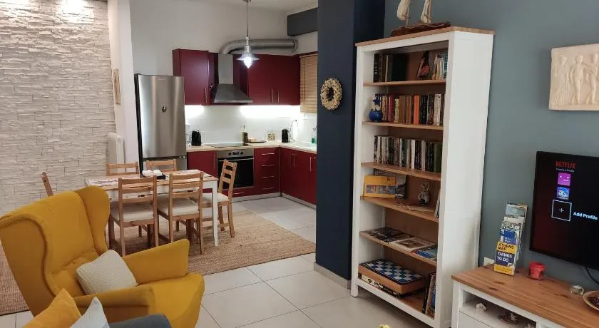 Central & Comfortable, 70m² Apt in Neos Kosmos - Image 1