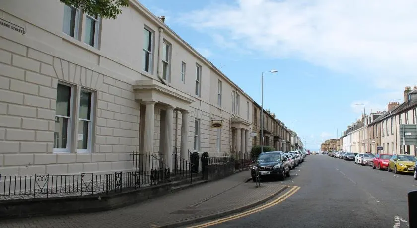 townhouse apartments - Image 1