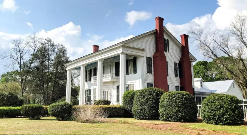 Greek Revival 8br/6.5b w/ Kitchen-35 Min to U of Alabama! - Image 1