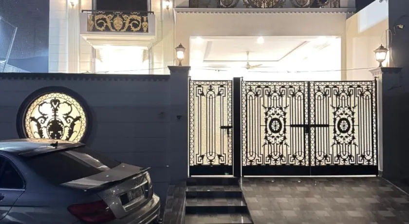 Luxe Home - Image 1