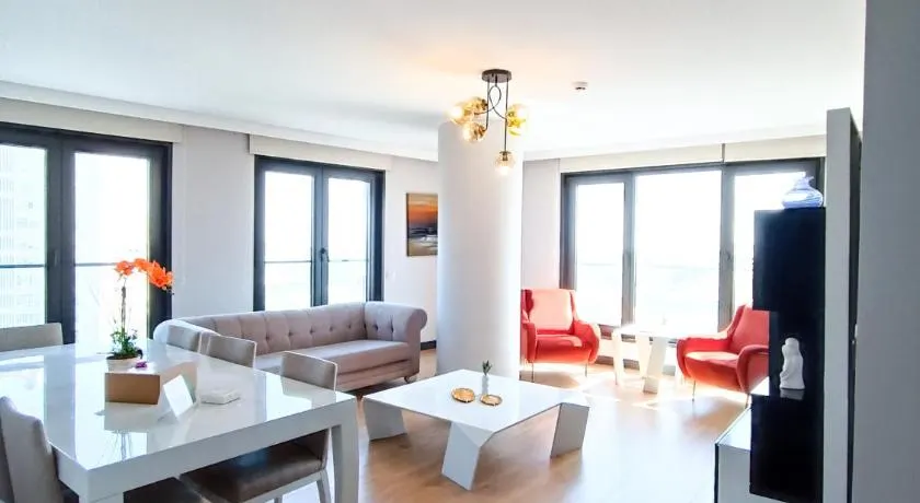 Luxury Fully Equipped 3BR 2BA Apartment by Siena Suites - Image 1