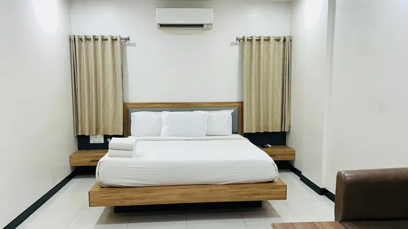 EMBASSY GRAND BOARDING AND LODGING - Image 1