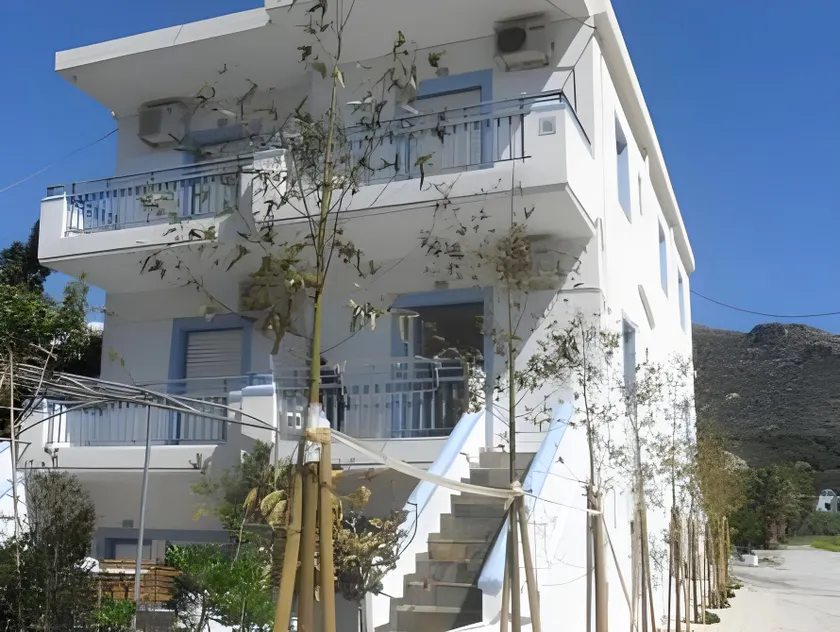 Poseidon Studios & Apartments - Image 1