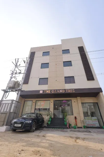 The Grand Tree Hotel - Image 1