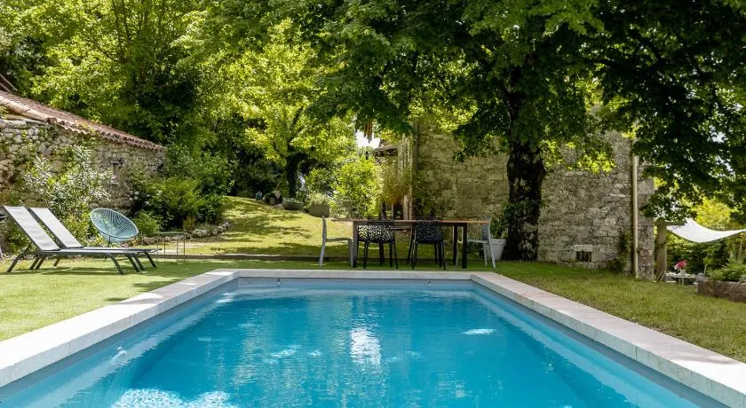 Le Domaine Sainte Raffine, piscine, charme et insolite - Image 1