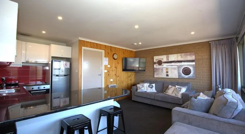Snowy Saga 1 46 Gippsland Street - Image 1