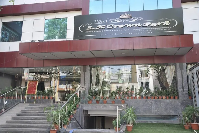 Hotel SK Crown Park, Kapashera - Image 1
