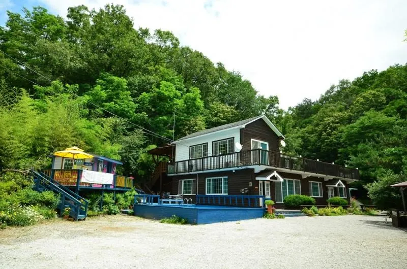 Yeoju Pureunhaneul Eunhasu Pension - Image 1