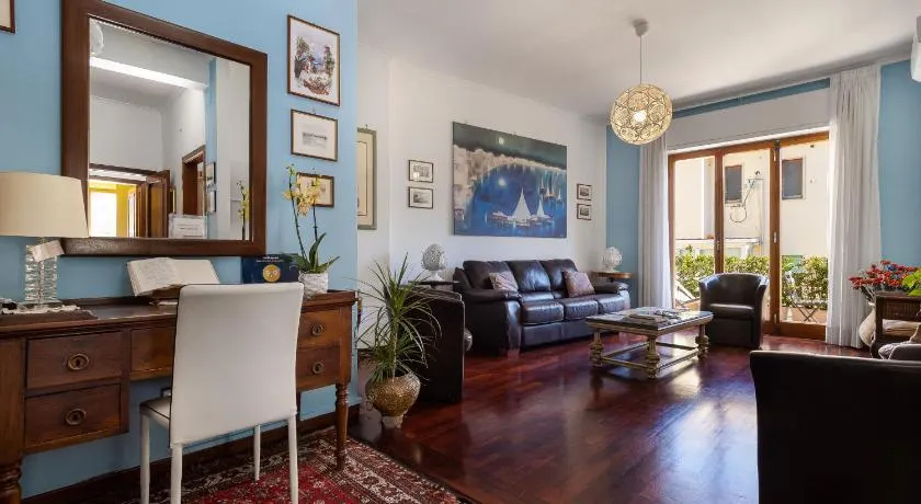 De Vivo Realty - La Vita è Bella Sorrento - Image 1