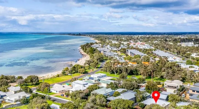 Charming beach home in heart of old Dunsborough - Image 1