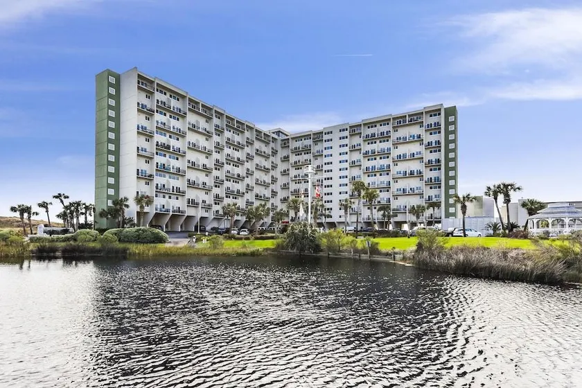 Stunning condo in Pinnacle Port, Panama City Beach - Image 1