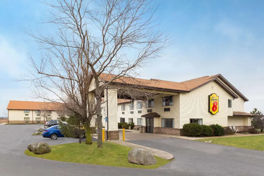 Super 8 By Wyndham Hebron Lowell Area - Image 1