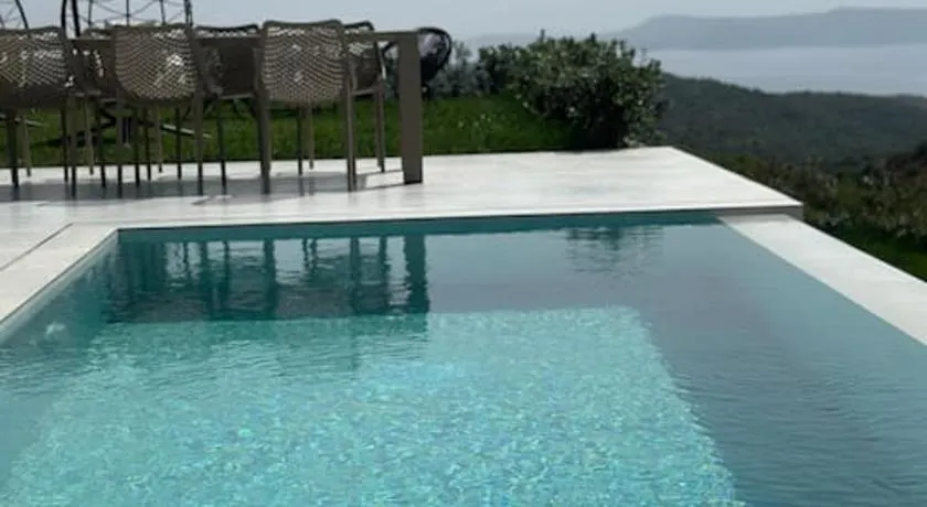 Georgianna's The Villa - Image 1