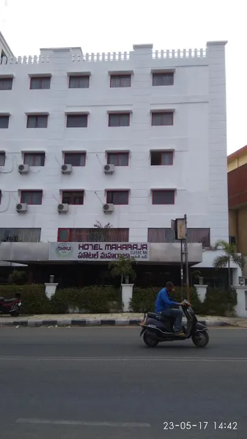 HOTEL MAHARAJA CLASSIC INN - Image 1