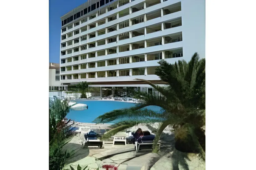 Carcavelos Beach Hotel - Image 1