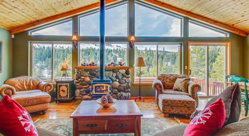 Elegant Mountain Retreat Shared Hot Tub Pool & Resort Amenities - Near Beach - Image 1
