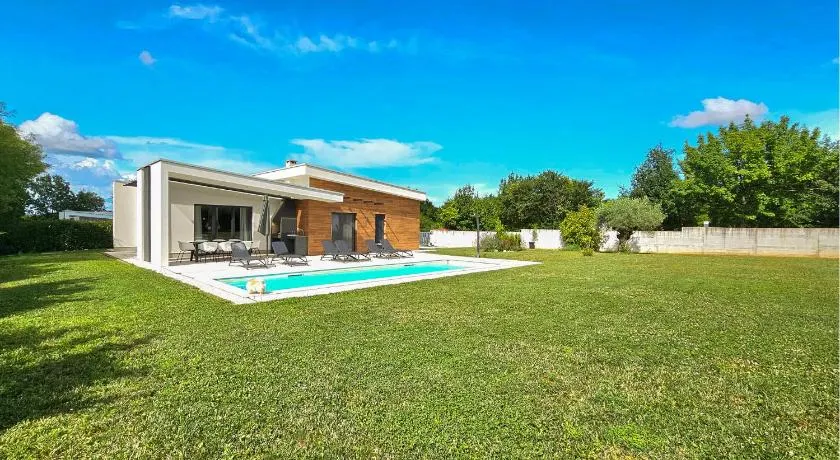 Gorgeous Home In Zminj - Image 1