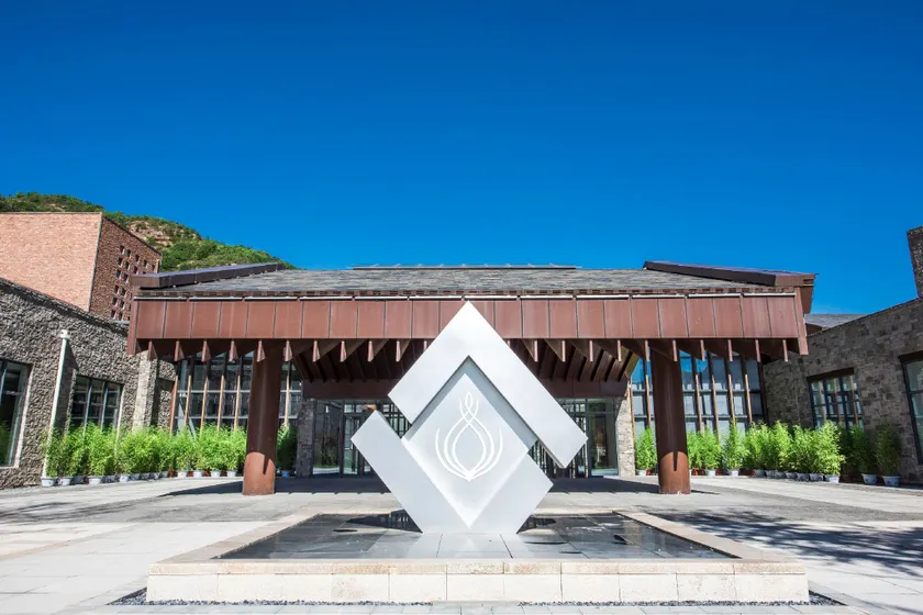 HotelMoMc Manlan Hotel - Image 1