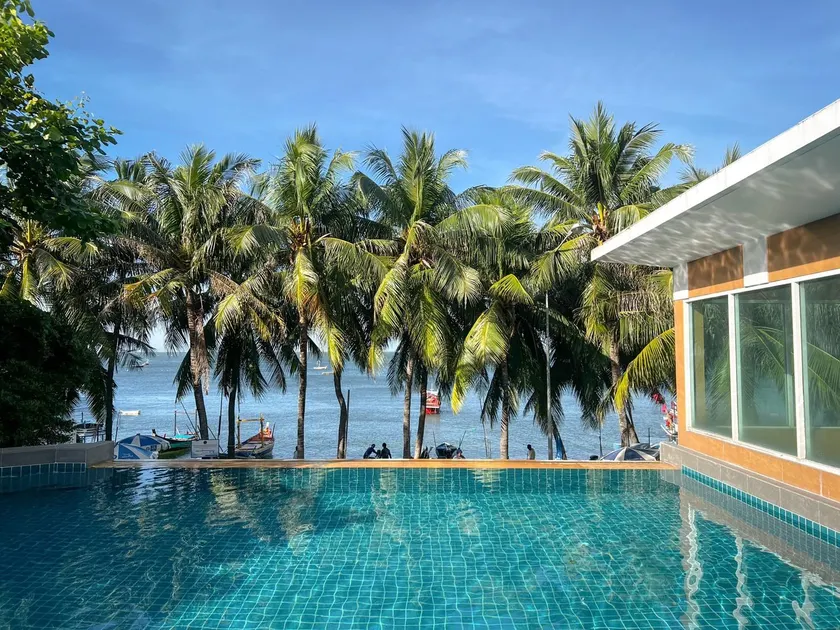 Nana Chat Bangsaen Hotel - Image 1