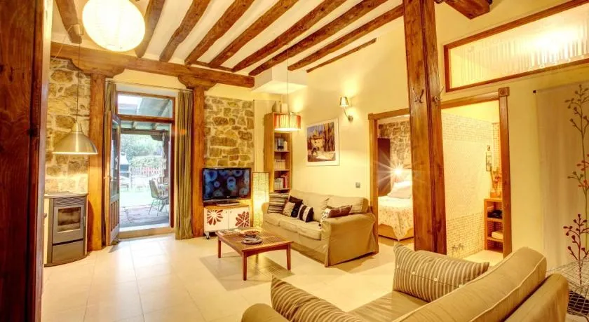 Casa Rural Siguenza Domus 200m2 de Vivienda y Exterior - Image 1