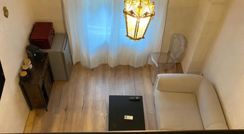Suite royale avec en options jacuzzi, dîner aux chandelles et petit déjeuner - Image 1