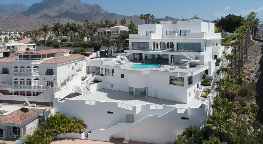 KARAT Villa Presidencial - Image 1