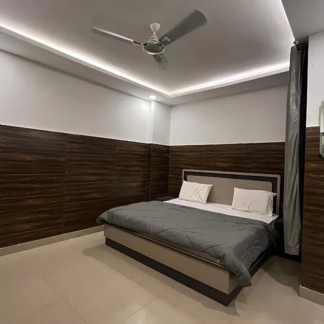 Hotel Shanti Residency - Image 1